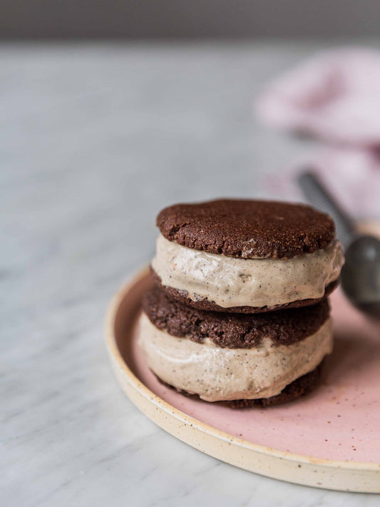 COFFEE CASHEW ICE CREAM SANDWICH WITH CHOCOLATE COOKIES