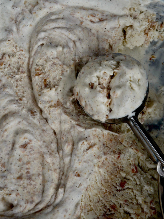 VANILLA & PEANUT BUTTER ICE CREAM